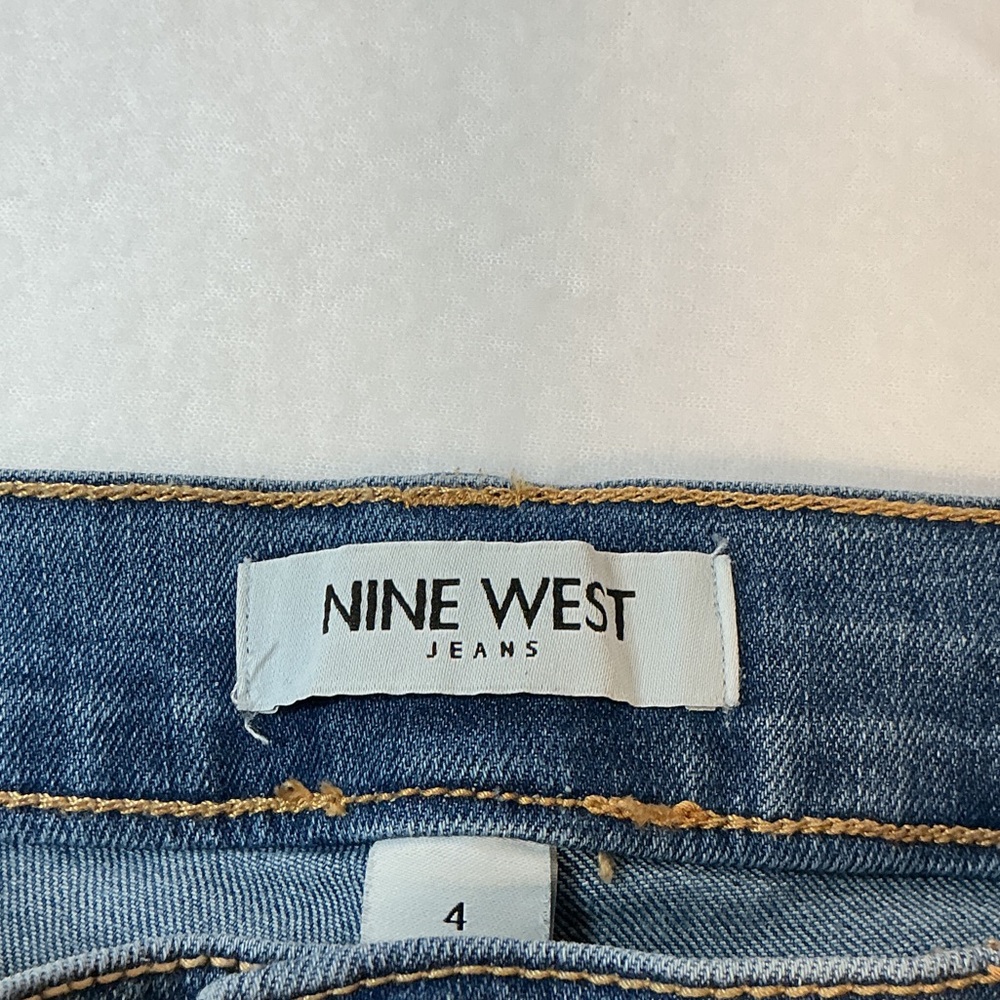 Nine West Classic Blue Jean Shorts size 4 (0267) - Picture 2 of 3